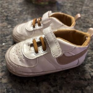 Amazon White and Tan Baby Walker Sneakers